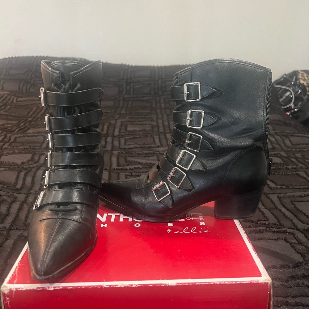 Elegant Black Leather Lace-Up Boots